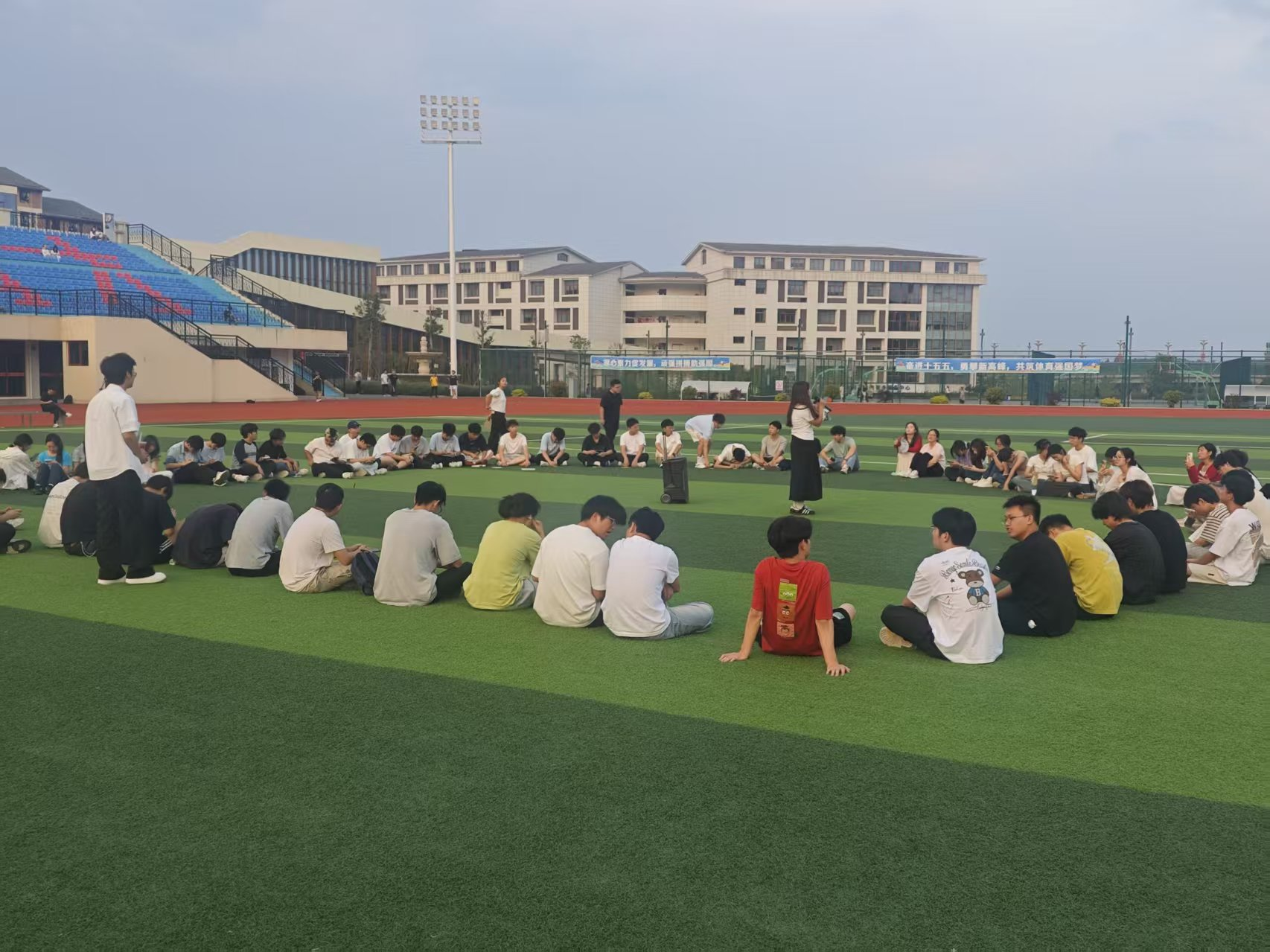 学校心理协会组织开展户外心灵游戏活动