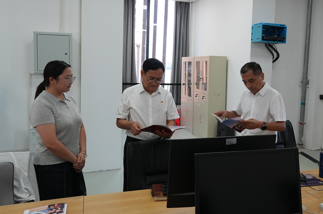 校领导深入学校招生录取现场检查指导工作